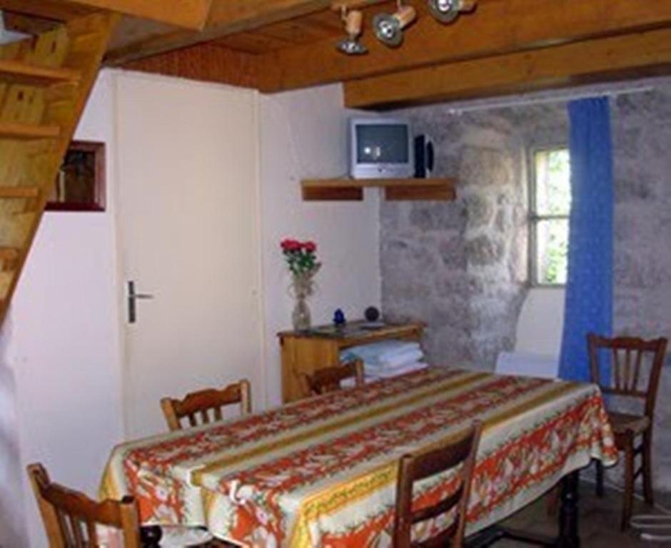Ferme Auberge La Tindelle La Cresse Rom bilde